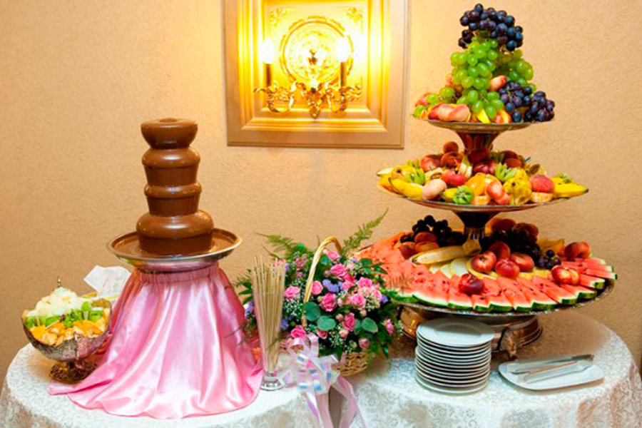 Шоколадный фонтан - аренда в Санкт-Петербурге на свадьбу/праздник от 6.300 рублей.